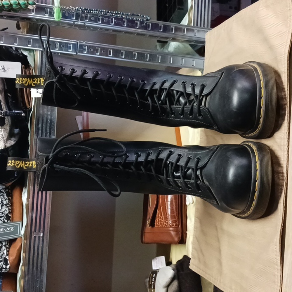Black Dr. Martens 1940 5400 Eyelet Men's Or Womens Virginia Leather Boots.